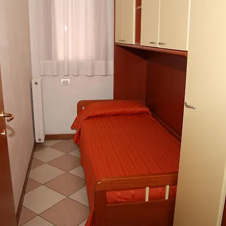 Family Trieste شقة *